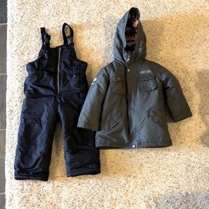 Carter’s 3T snow pants and jacket. Great condition and very warm!